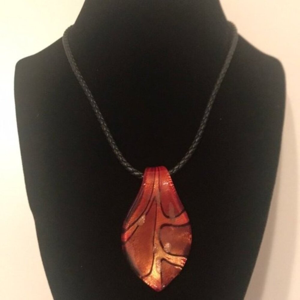 ❤️🔥 Vintage Handcrafted Red Italian Glass Leaf Pendant Necklace
